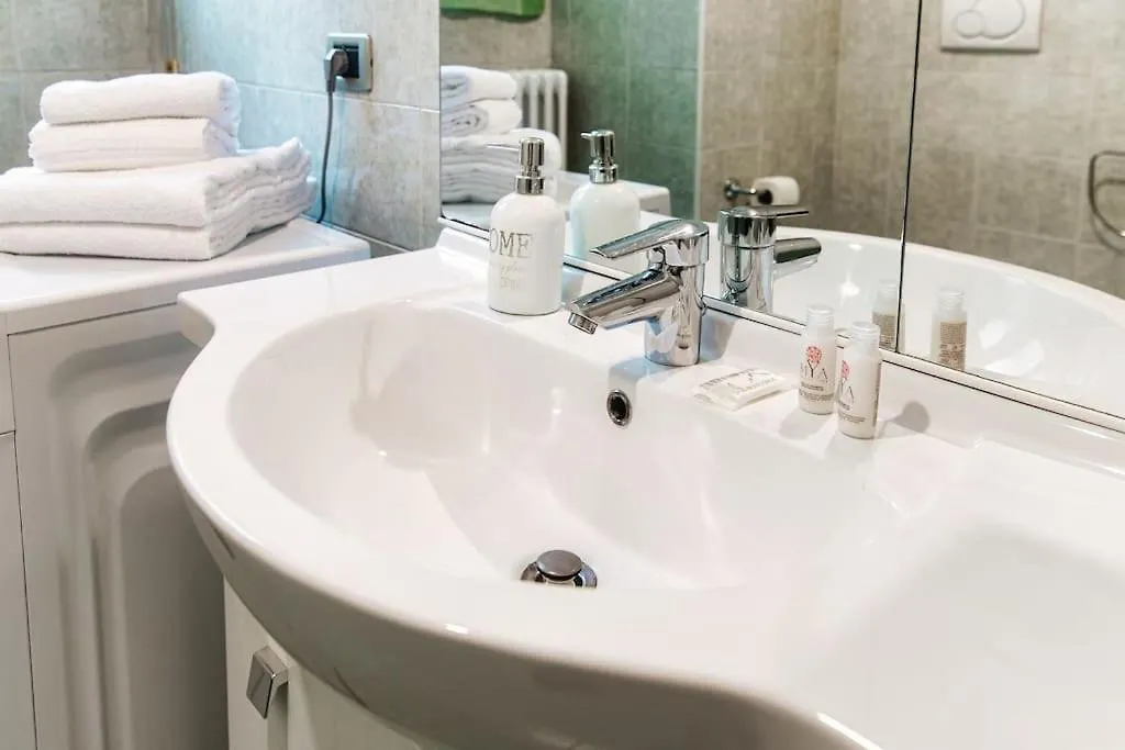 La Rosa Del Lago - Aqua Apartments コモ